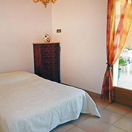 Saint-cyr-sur-mer Sleeps 6 Pool Air Con