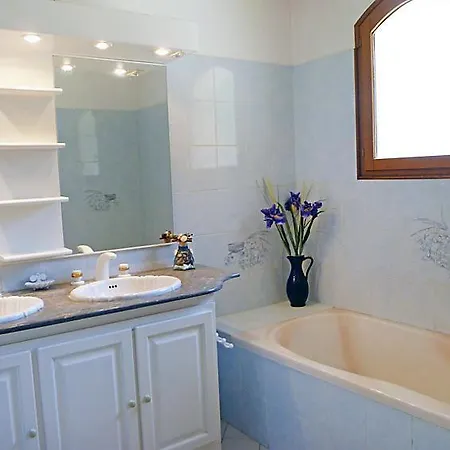 Saint-cyr-sur-mer Sleeps 6 Pool Air Con *